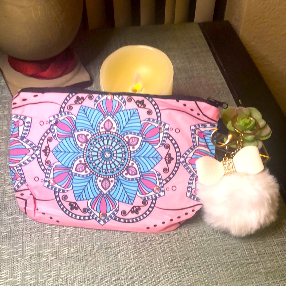 #84p💕👛NWOT Swarovski Crystal Bag & White Pom Pom Keychain 👛💕*one of a kind*